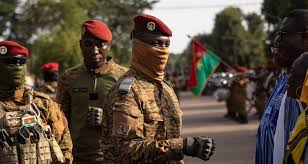 Burkina: HRW dénonce l'utilisation "abusive" d'un décret pour "punir" des magistrats