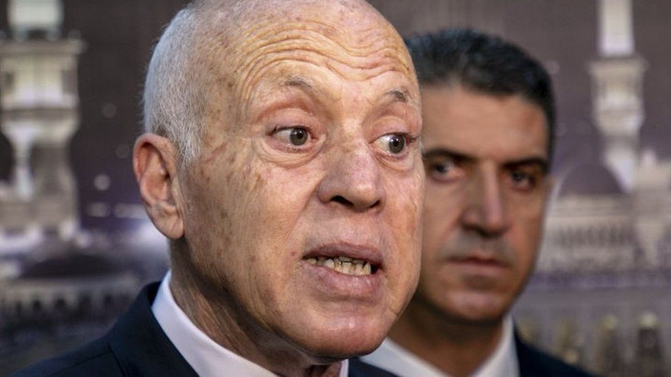 Tunisie: le président Saied procède à un vaste remaniement ministériel (présidence)